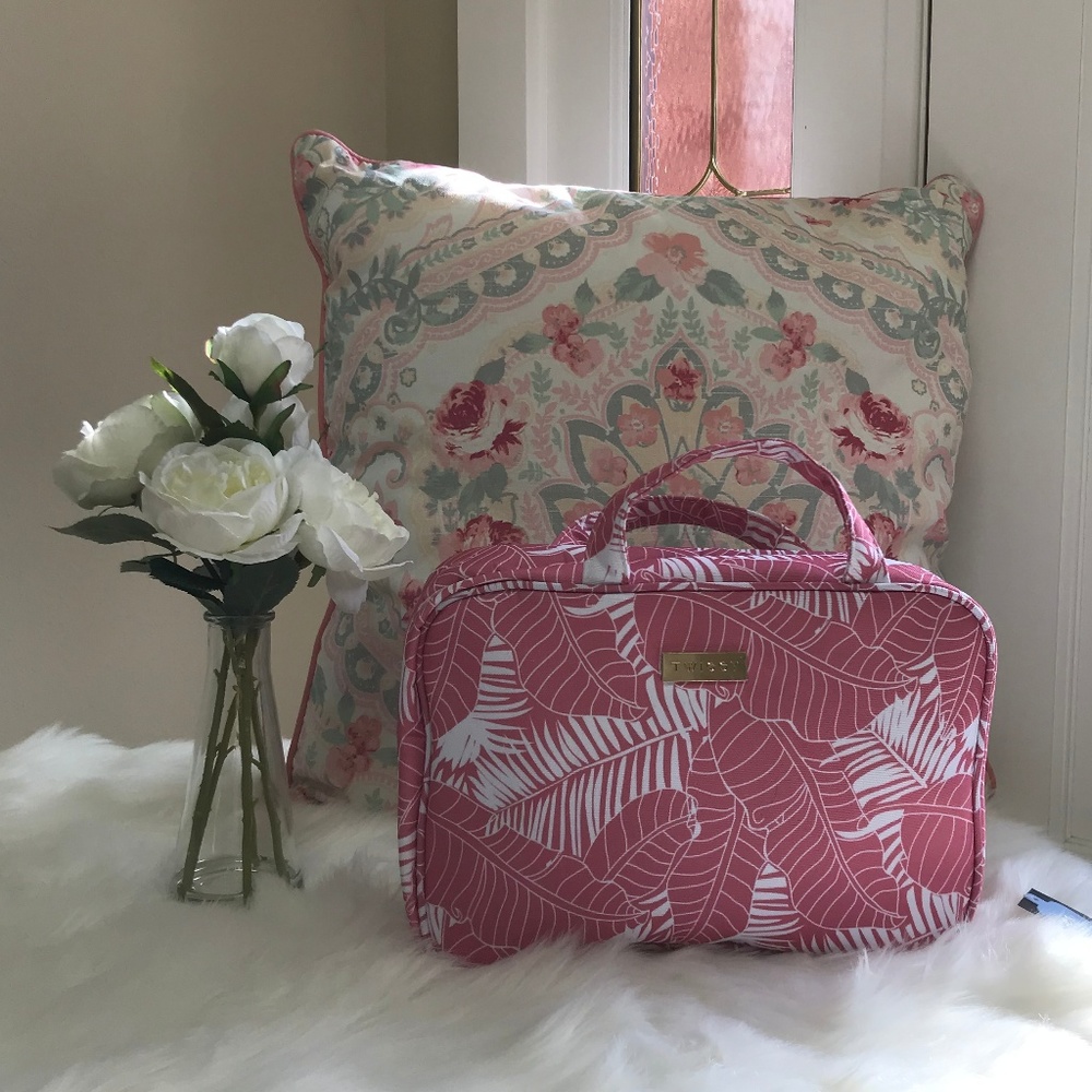 NWT Twiggy Coral Pink Toiletry Makeup Travel Bag